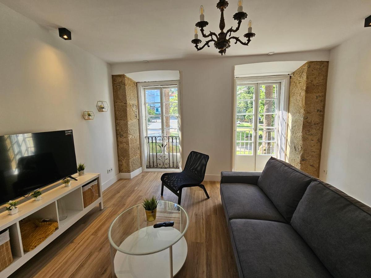 Apartamentos En El Centro - Plaza De Amboage - Wifi Ferrol Kültér fotó