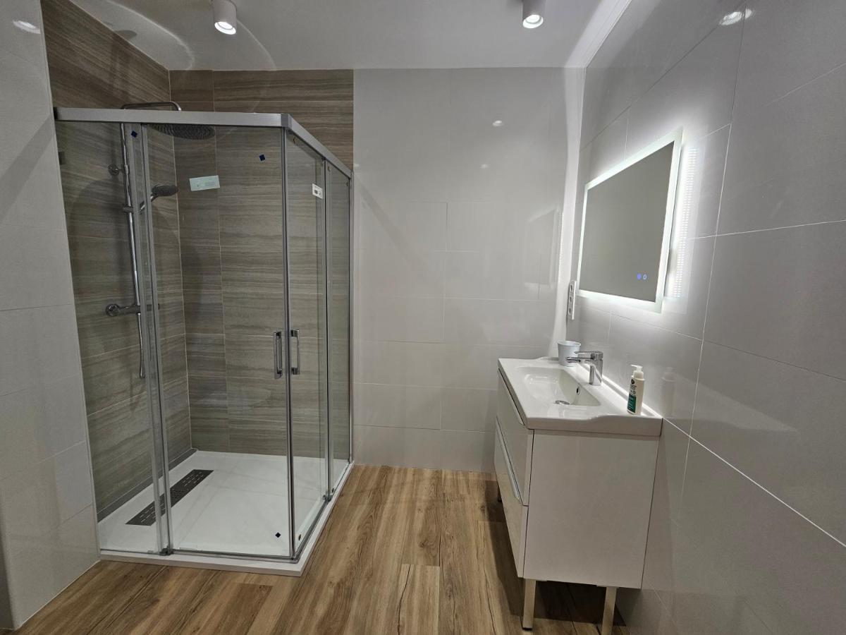Apartamentos En El Centro - Plaza De Amboage - Wifi Ferrol Kültér fotó