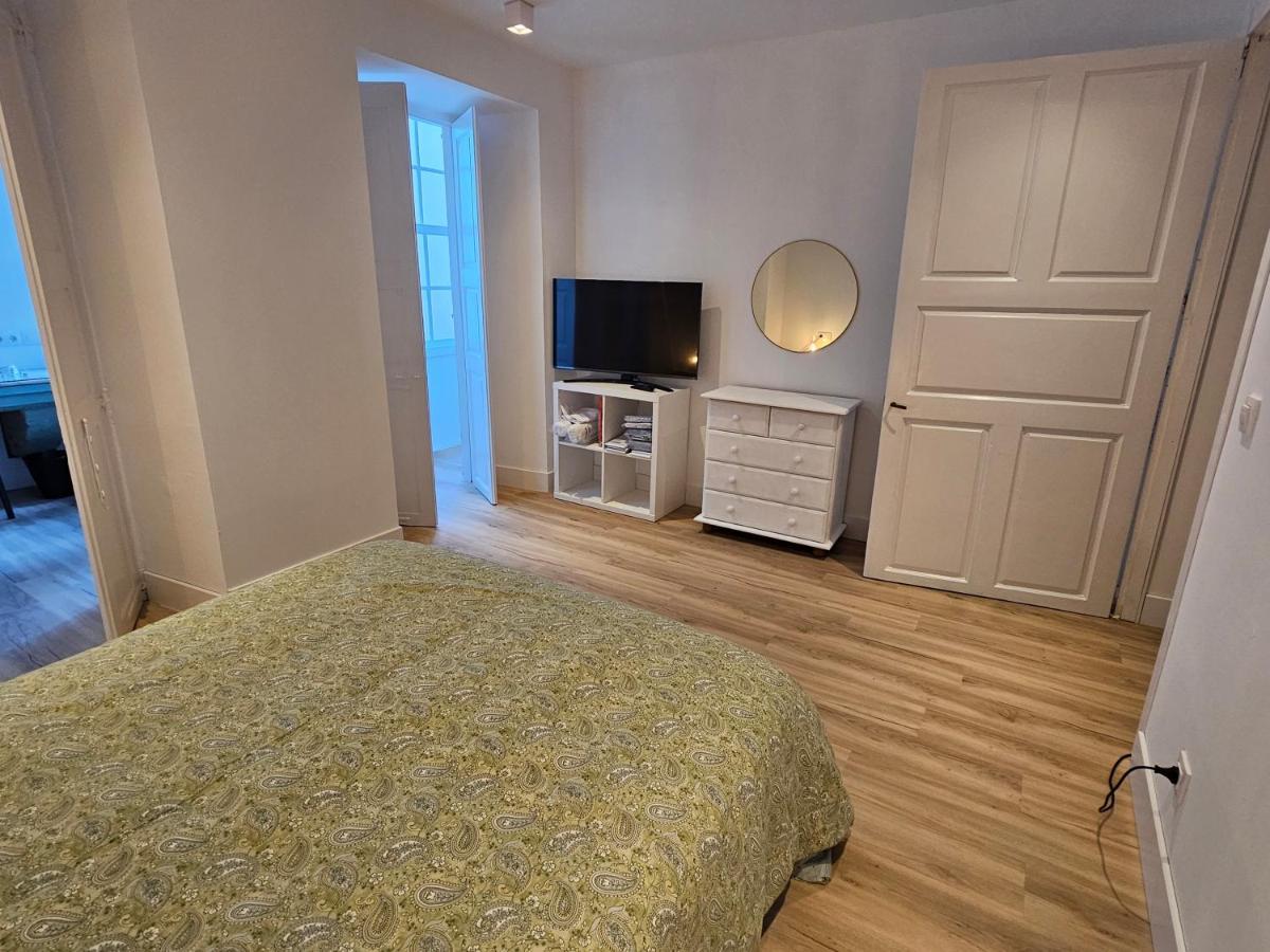 Apartamentos En El Centro - Plaza De Amboage - Wifi Ferrol Kültér fotó