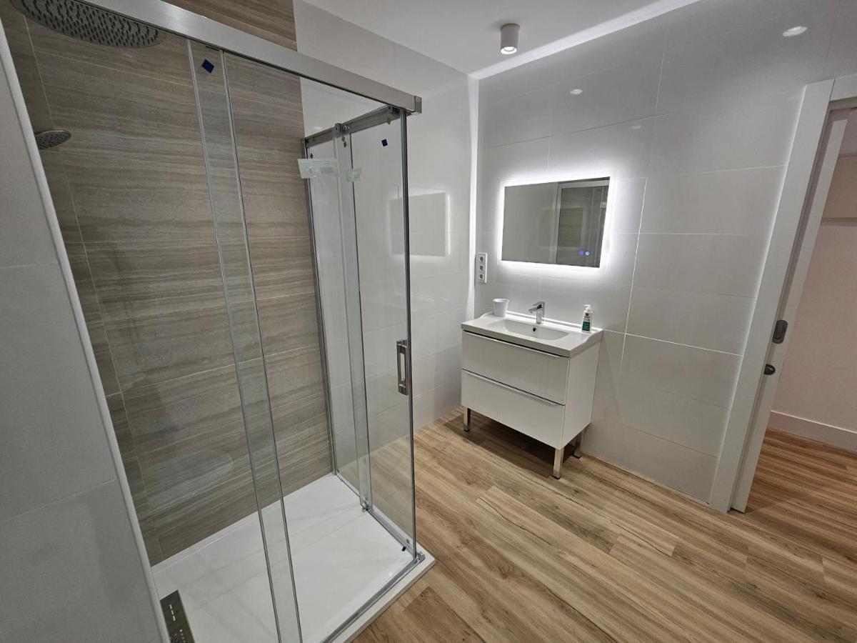 Apartamentos En El Centro - Plaza De Amboage - Wifi Ferrol Kültér fotó