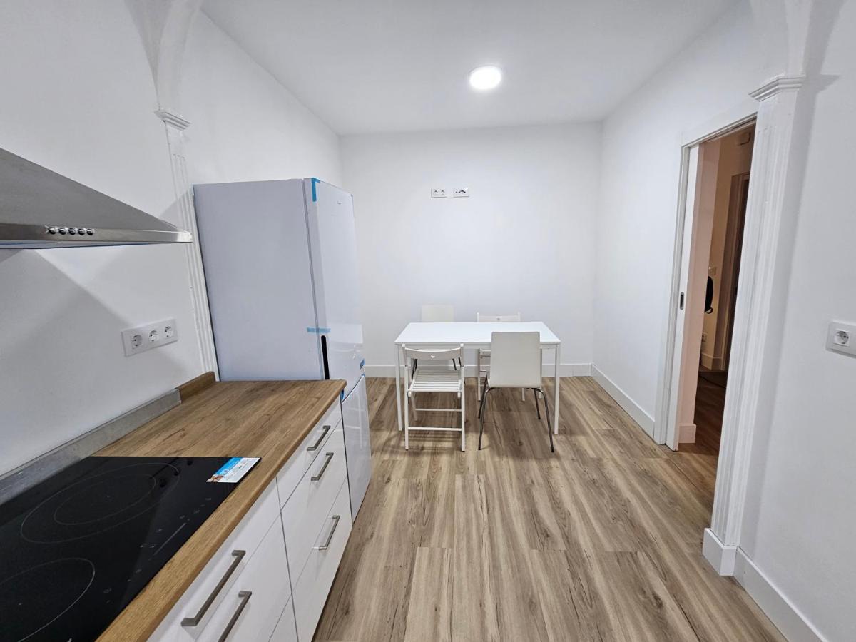 Apartamentos En El Centro - Plaza De Amboage - Wifi Ferrol Kültér fotó